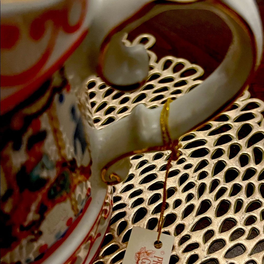 Stunning vintage teapot